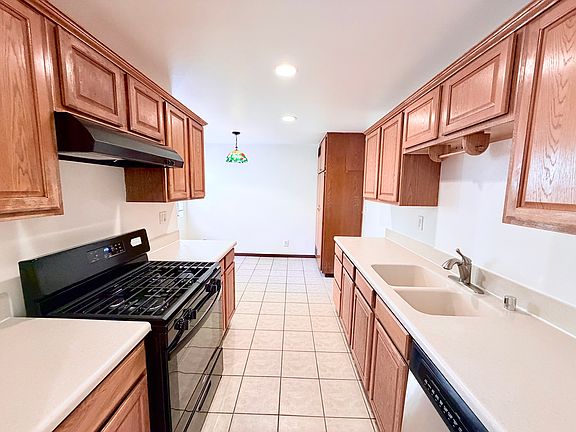 5th image of 13825 Beaver St Unit 10
