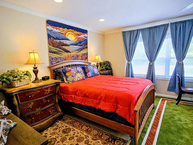 Master bedroom-king bed