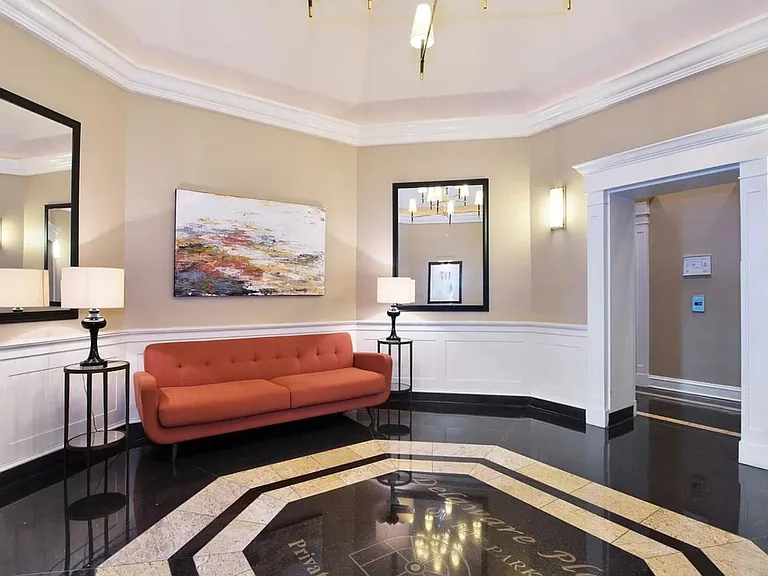 33 W Delaware Pl #19A — Photo 24