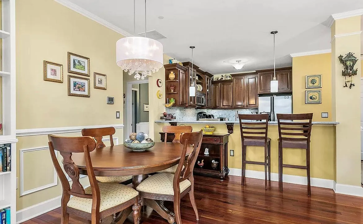 Living room /kitchen - 605 N Atlantic Ave #320