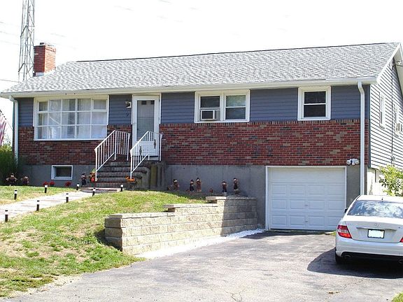 4 Car Parking & Garage