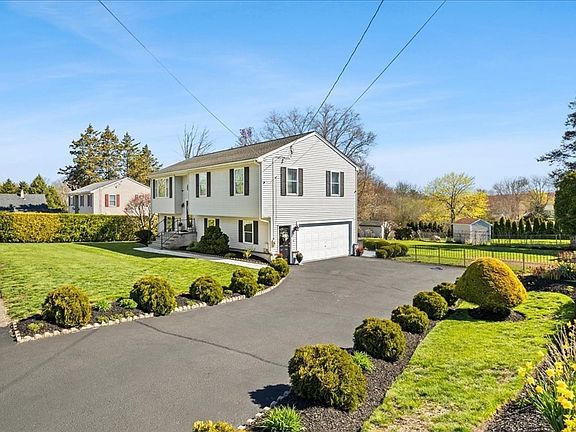 3rd image of 82 Gifford Ave