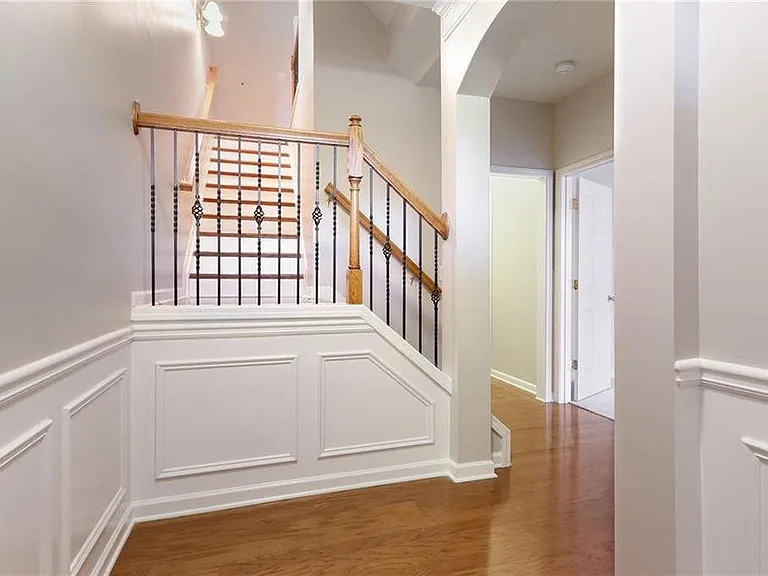 10467 Holliwell Ct — Photo 2