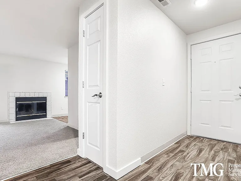 River View Apartments — Photo 27