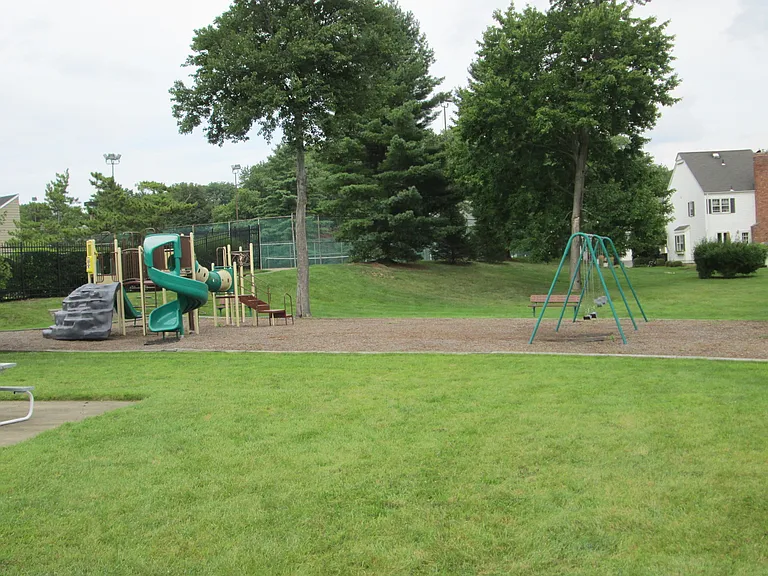 28 Aberdeen Dr — Photo 21