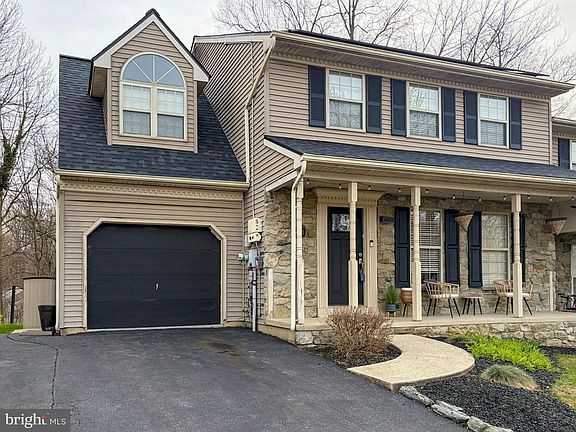 3rd image of 63 Mill Pond Dr