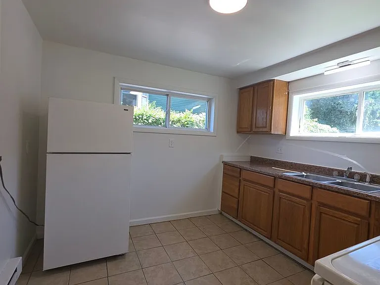 511 W Water St #A — Photo 6