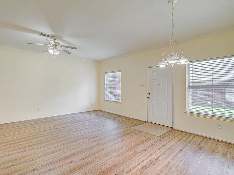 3815 Shire Valley Dr — Photo 5