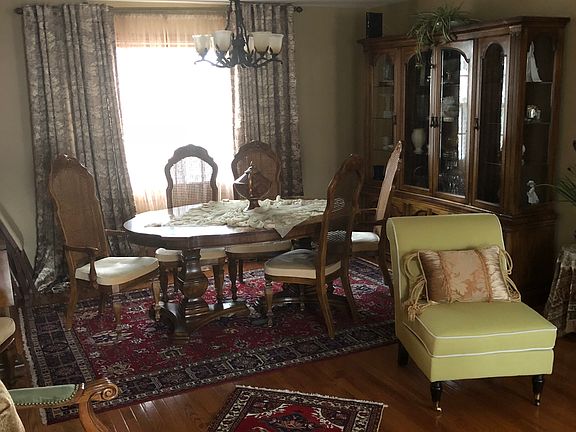 3rd image of 22707 Vine Ct
