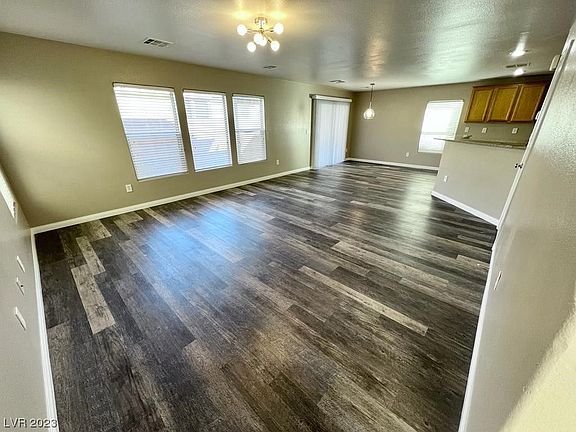 4th image of 324 Snow Dome Ave