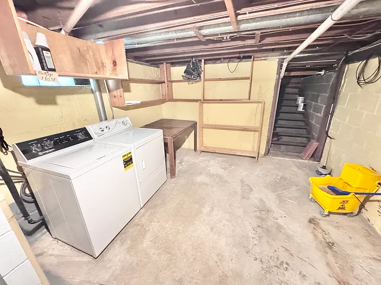 1016 Pleasant St — Photo 34