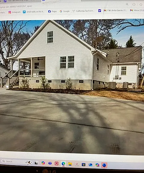 1097 Dell Ave SE — Photo 1