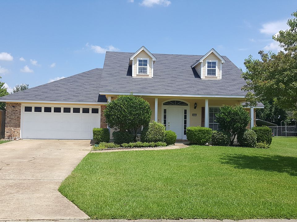 Front view from Palmetto Dr.