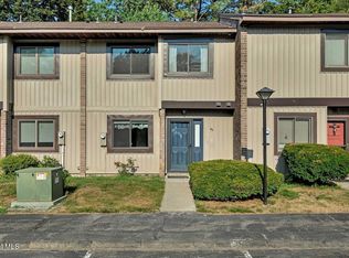 45 Point Of Woods Dr, Albany, NY 12203