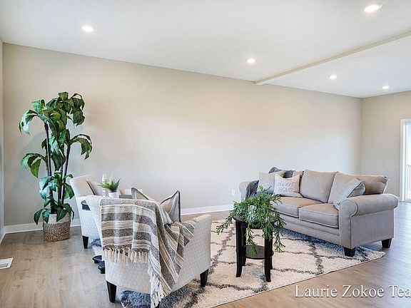 3rd image of 280 Plum Ln