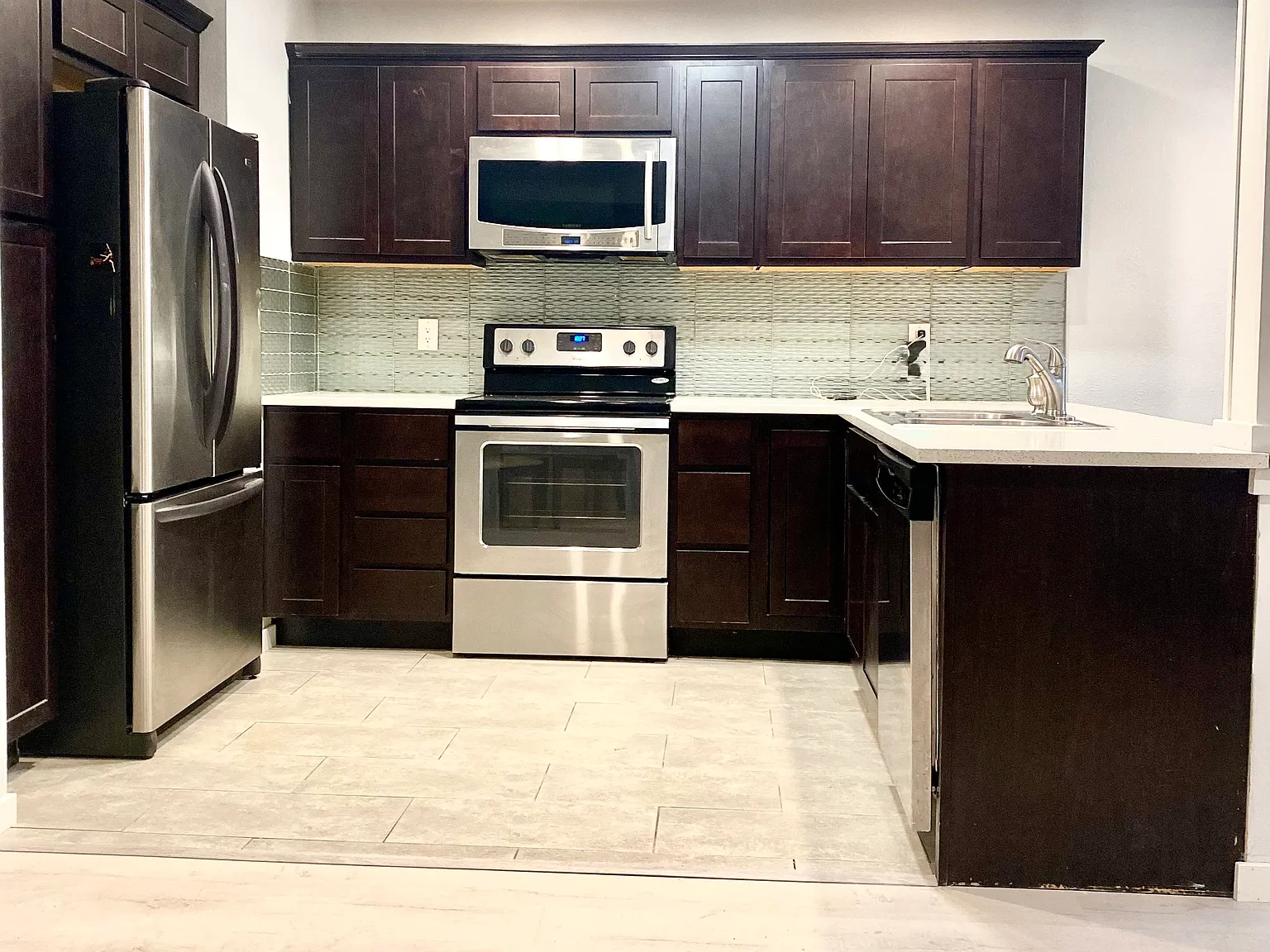 3 bed, 1151 sqft, $1,900 — Photo 3