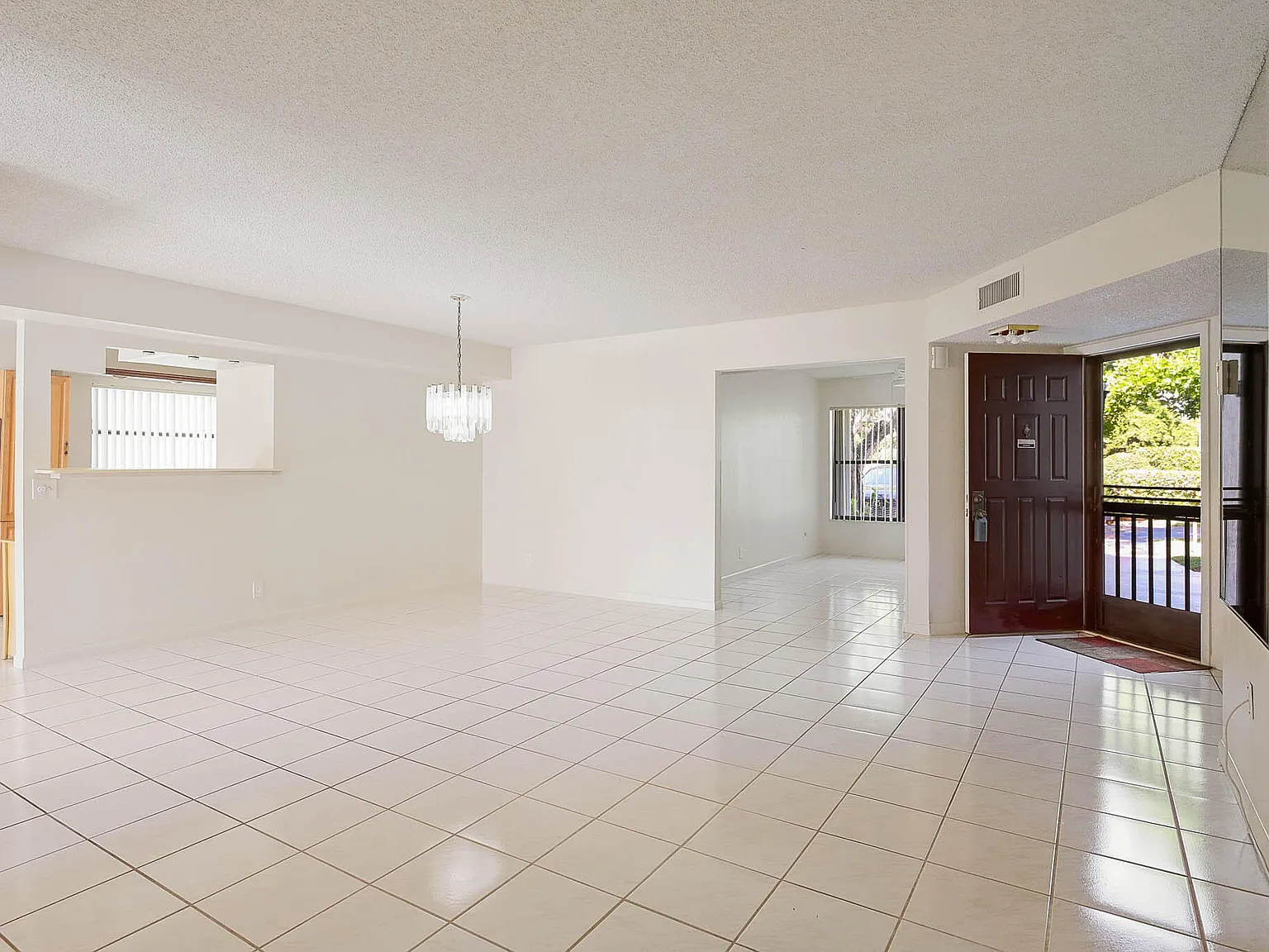 3 bed, 2.0 bath, 1275 sqft, $2,200 — Photo 4