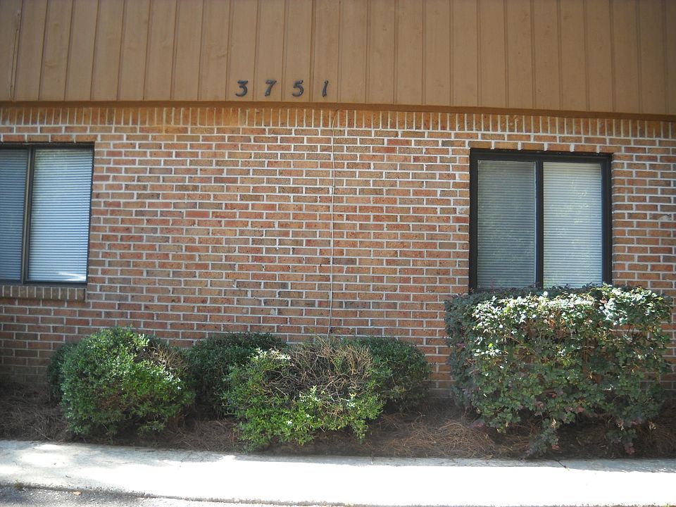 Attractive well maintained exterior