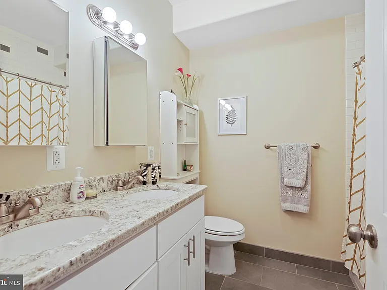 714 S Hicks St — Photo 23