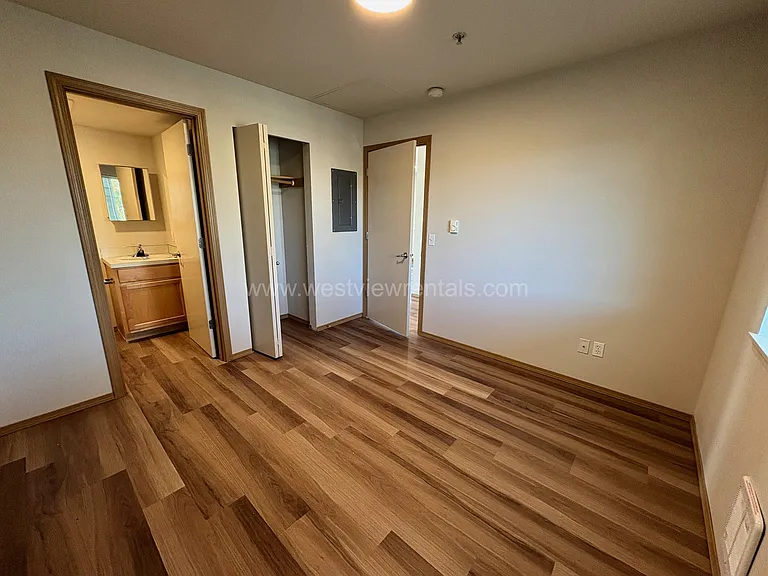 135-139 Prince Ave — Photo 350