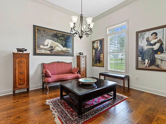 4th image of 10 Copperfield Ln