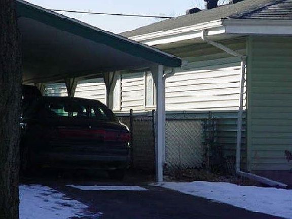 3rd image of 2336 12th Ave E