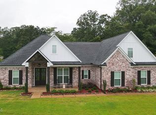 3301 Fossil Hill Dr, Hernando, MS 38632
