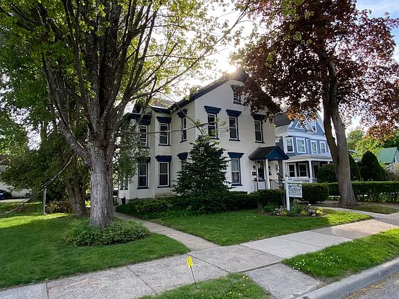 4th image of 458 Glen St