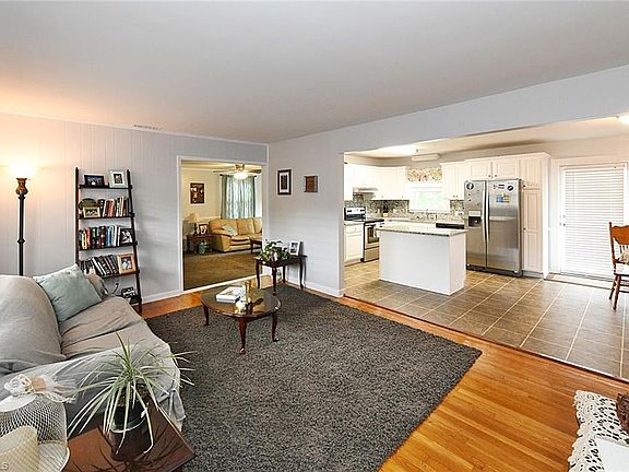 2nd image of 140 Crestland Dr