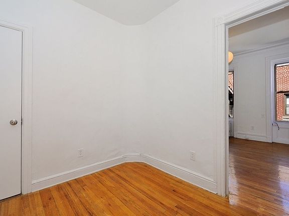 3rd image of 255 W 15th St APT 19