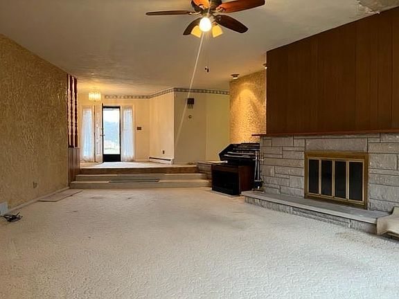 5th image of 920 E 49th St