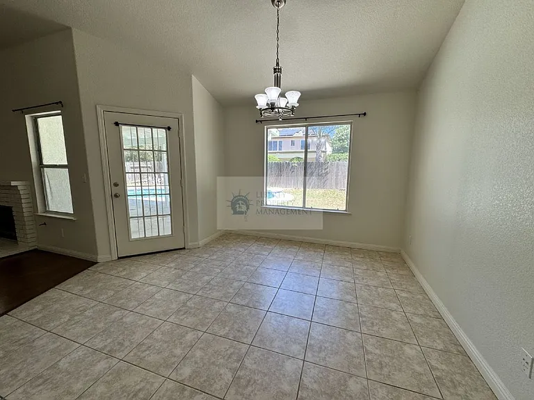 135 Decatur Ave — Photo 6