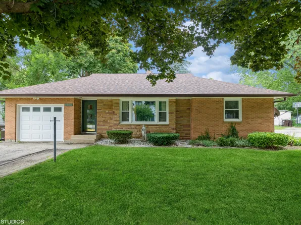 9622 Main St, Hebron, IL 60034