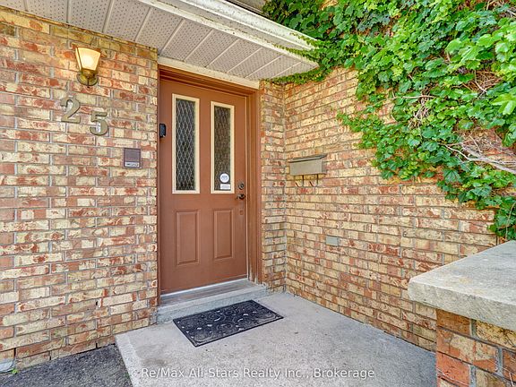 3rd image of 25 Madill Cres