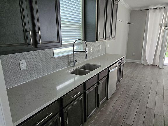 4th image of 314 Thistleton Way