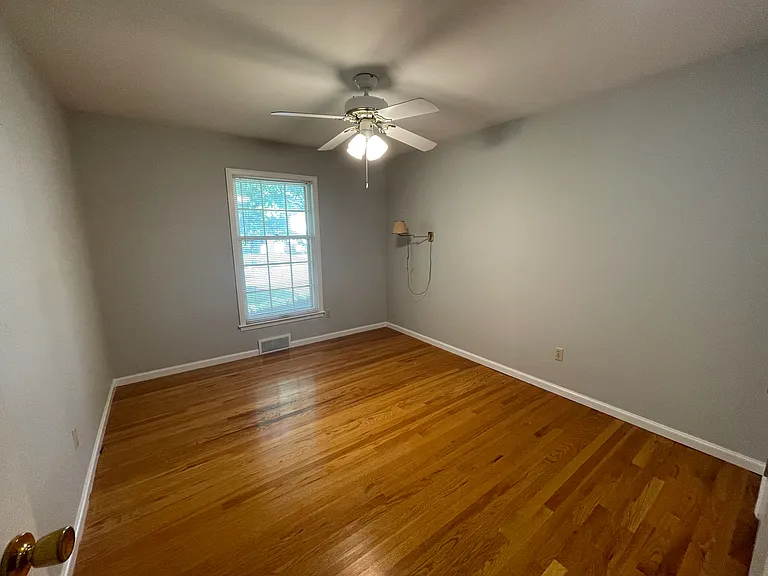 9549 Walmer St — Photo 15