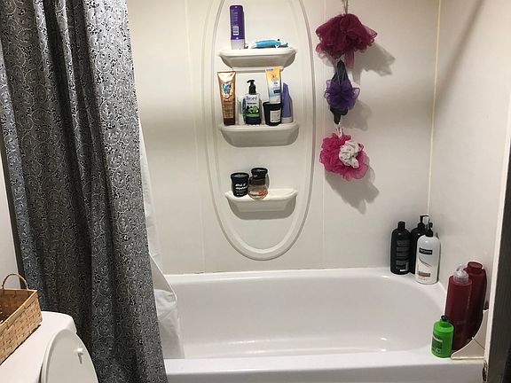3rd image of 5208 Brooklyn Ave NE APT 4