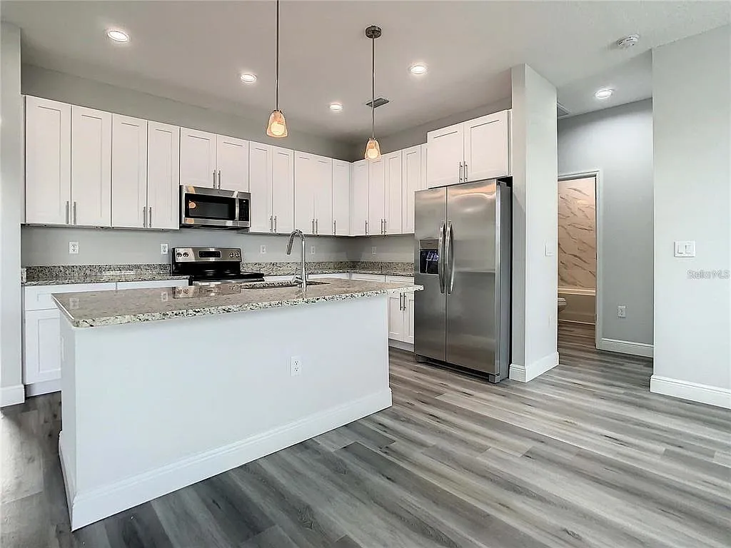 4 bed, 2.5 bath, 1903 sqft, $2,397 — Photo 3