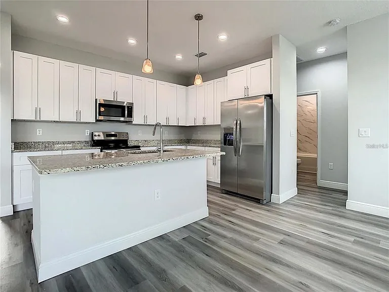 15504 Greenwood Ave — Photo 3