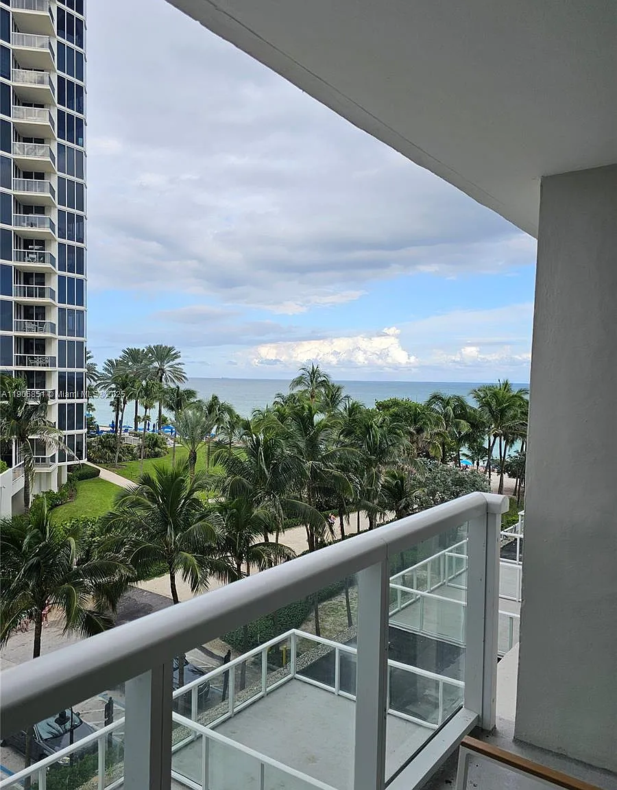The Aventura Beach Club C — Photo 2