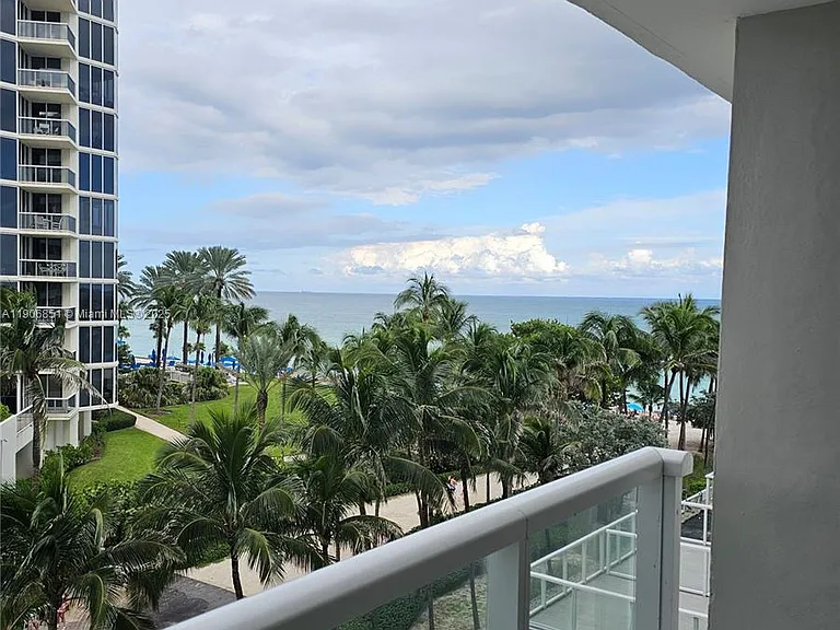 19201 Collins Ave #324 — Photo 2
