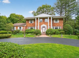 300 Circle Rd, Syosset, NY 11791
