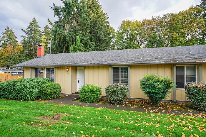 2 bed, 1.0 bath, 906 sqft, $1,595 — Photo 2