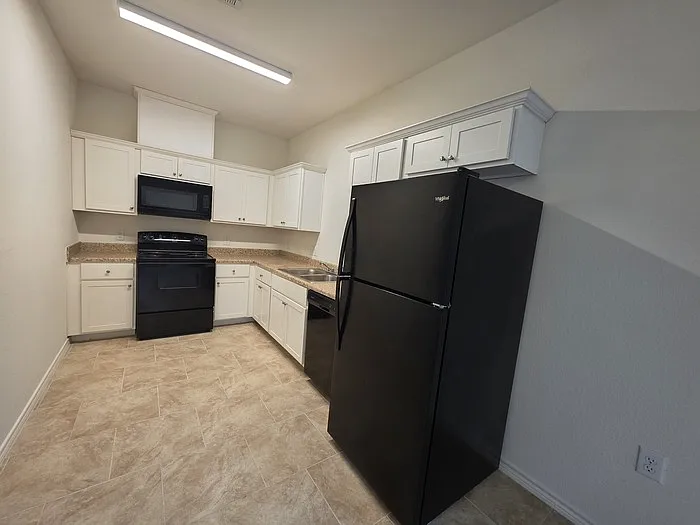 3 bed, 2.0 bath, $1,472 — Photo 4