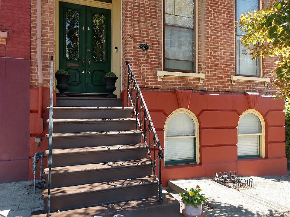 Garden entrance. Sun filled south facing windows.