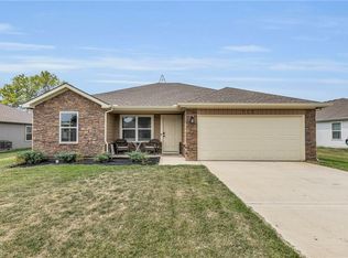 712 Hidden Meadows Dr, Paola, KS 66071