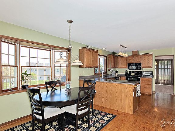 5th image of 335 Oak Hill Ct