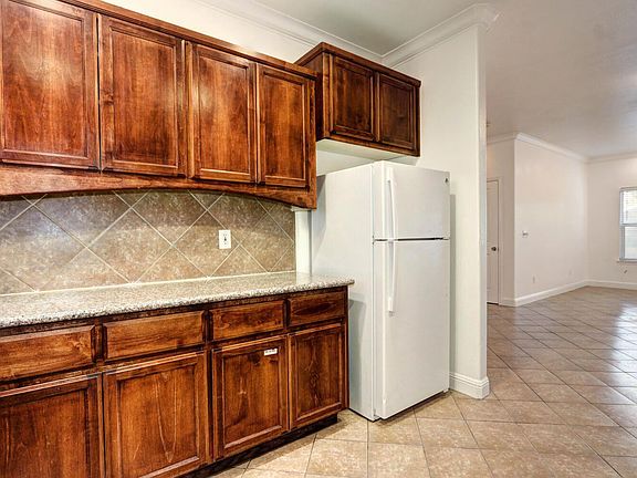 5th image of 3455 Shelden St
