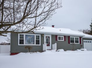 7 Crestway Dr, New York Mills, NY 13417
