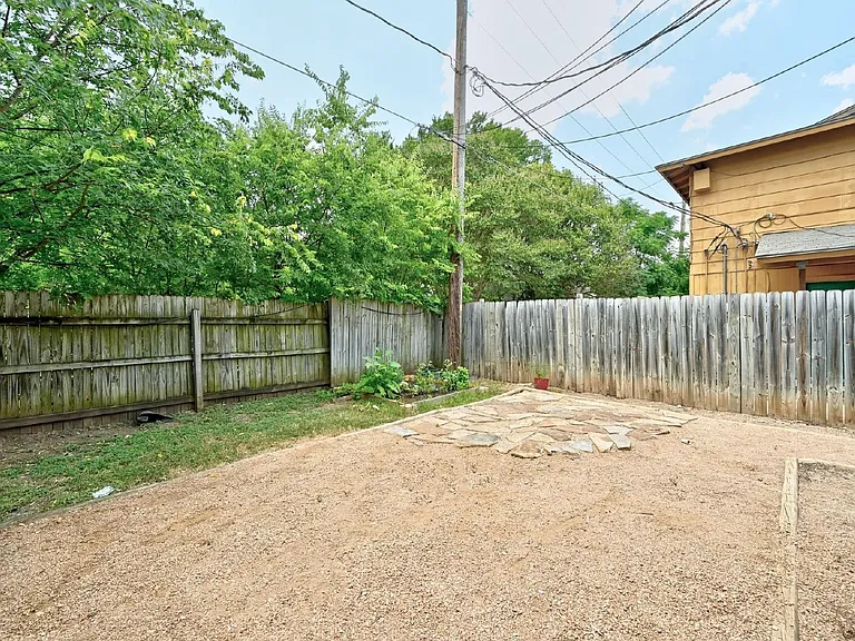 2617 Ektom Dr #B — Photo 20